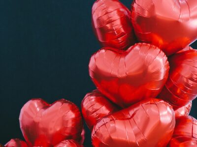 Декорації з кульок, та пакування подарунків.