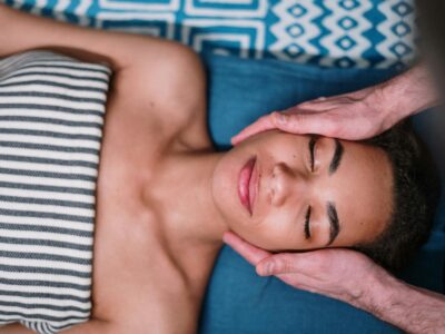 Звісно! Ось переклад: Масаж обличчя і тіла в Гдині