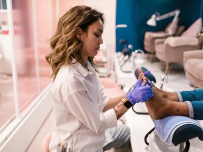 Манікюр/педикюр.