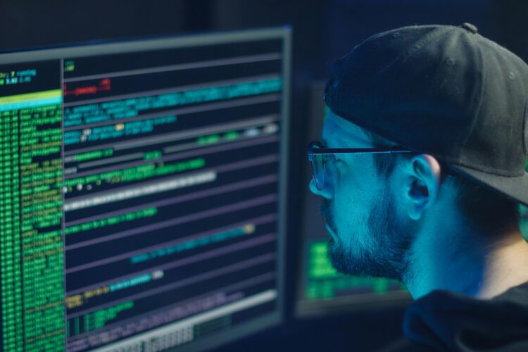 Віртуальний офіс: законна хитрість чи ризик для бізнесу? Плюси, мінуси та підводні камені