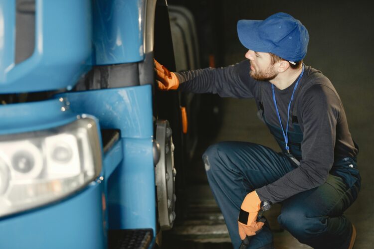 Зміни для громадян України в Польщі з 1 квітня: підвищення мінімальної зарплати та нові правила працевлаштування іноземців