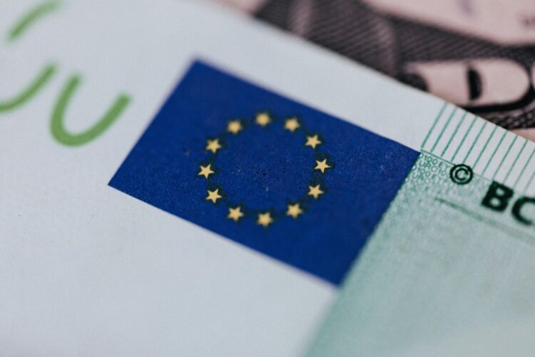 Де українці заробляють більше: порівняння зарплат у Польщі та Німеччині