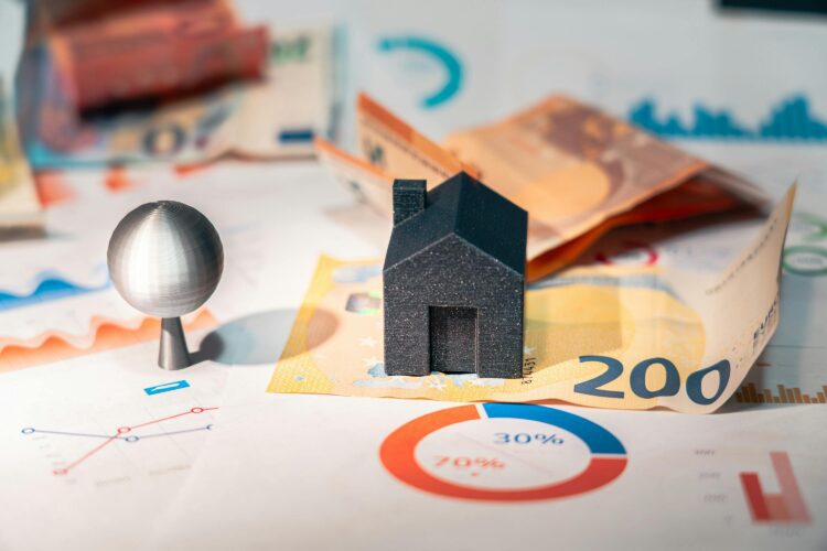 Все більше українців у Польщі купують житло за власні кошти, не вдаючись до позик