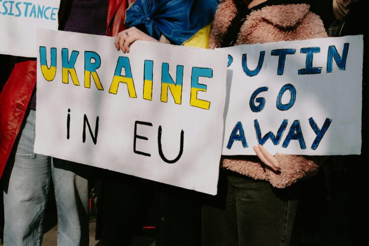Євросоюз готує сюрприз: українцям можуть скасувати плату за роумінг!