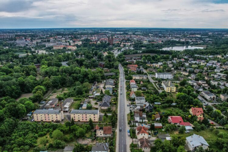Українці масово скуповують хати в польських селах — що стоїть за новою хвилею переселення?