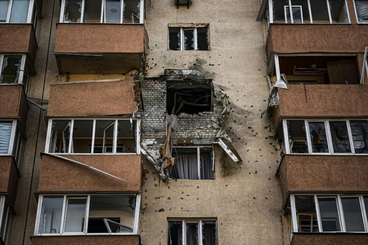 Вікна з елітного варшавського готелю, який зносять, отримають друге життя в Харкові!