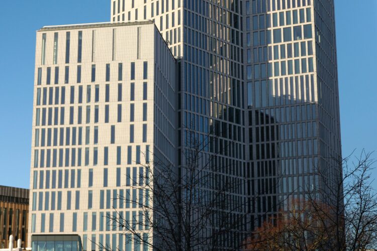 ЄС б’є рекорди: дізнайся, скільки людей зараз мешкає в Євросоюзі!