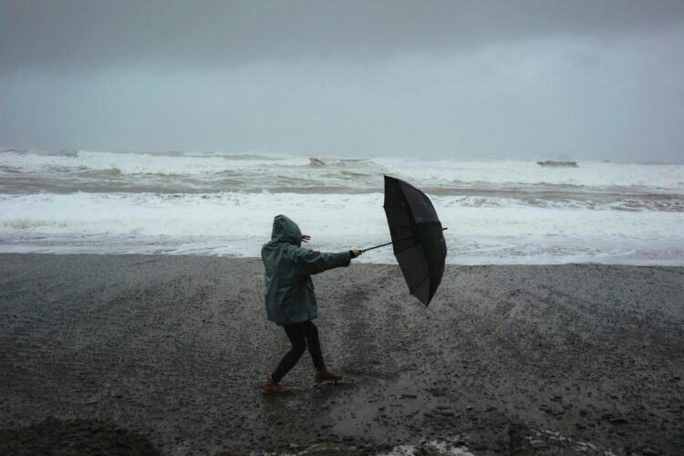 🌧️ Забудьте про відпустку: синоптики приголомшили прогнозом – далі буде тільки гірше!