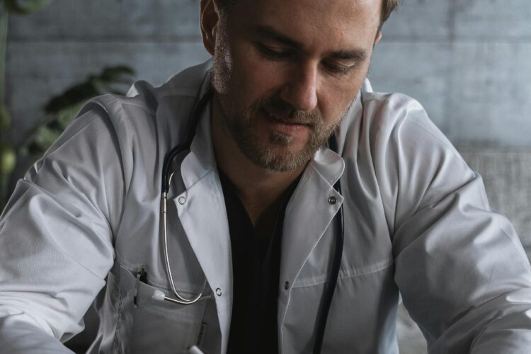 Польські лікарі в гніві: чому українським медикам дозволяють працювати без перешкод?