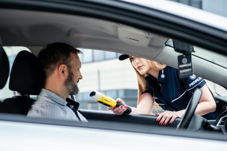 Водії, готуйтеся: нова обов’язкова наклейка і повна заборона алкоголю за кермом – що зміниться вже скоро!