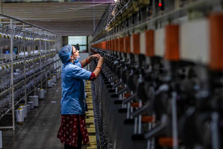 Поляки масово відмовляються від роботи: чому роботодавці б’ють на сполох і шукають нових працівників