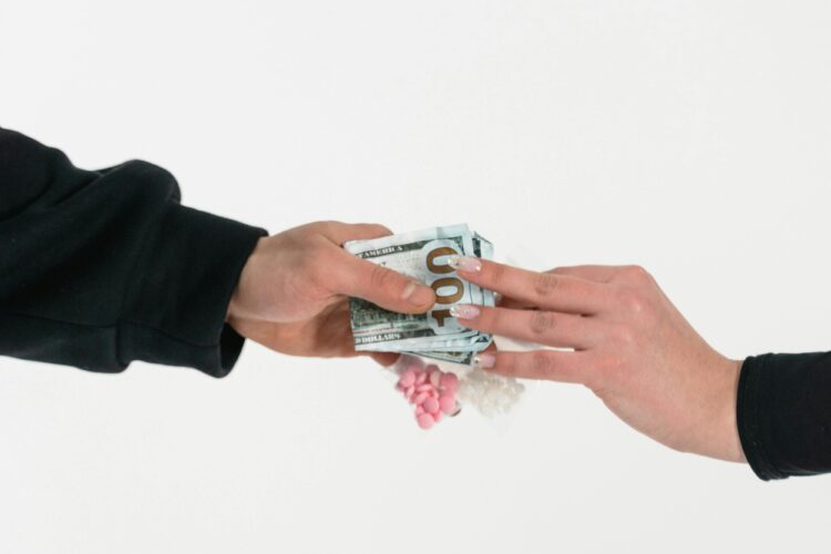 Польща кардинально змінює правила продажу сигарет: що чекає курців?