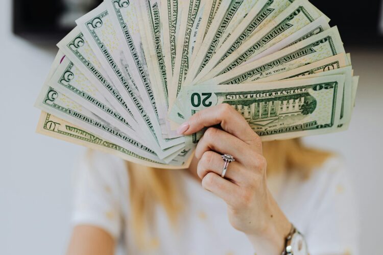 Технічні спеціалісти в Польщі: хто заробляє до 10 000 злотих і від чого це залежить?