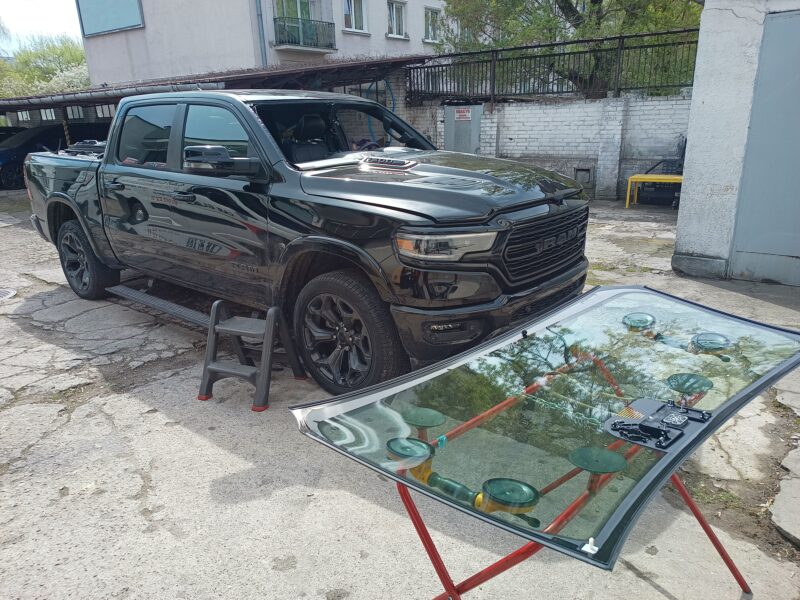 Надаю послуги по ремонту та заміні автоскла Варшава